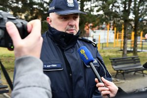 Komendant Wojewódzki Policji udziela informacji dziennikarzom