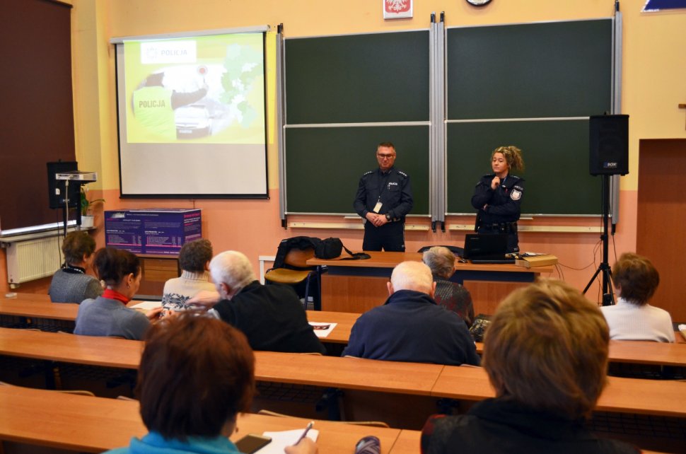 omawianie różnych tematów dotyczących bezpiecznych zachowań.