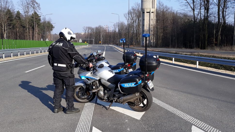 Rybniccy motocykliści podczas służby na DW 935