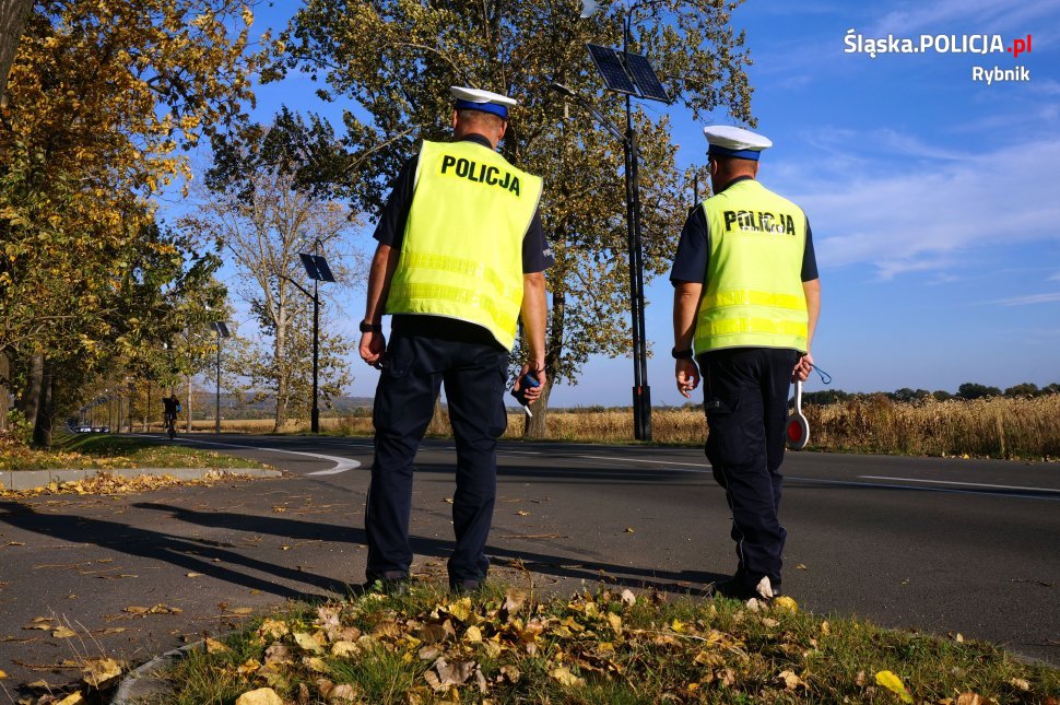 Policjanci ruchu drogowego podczas służby.