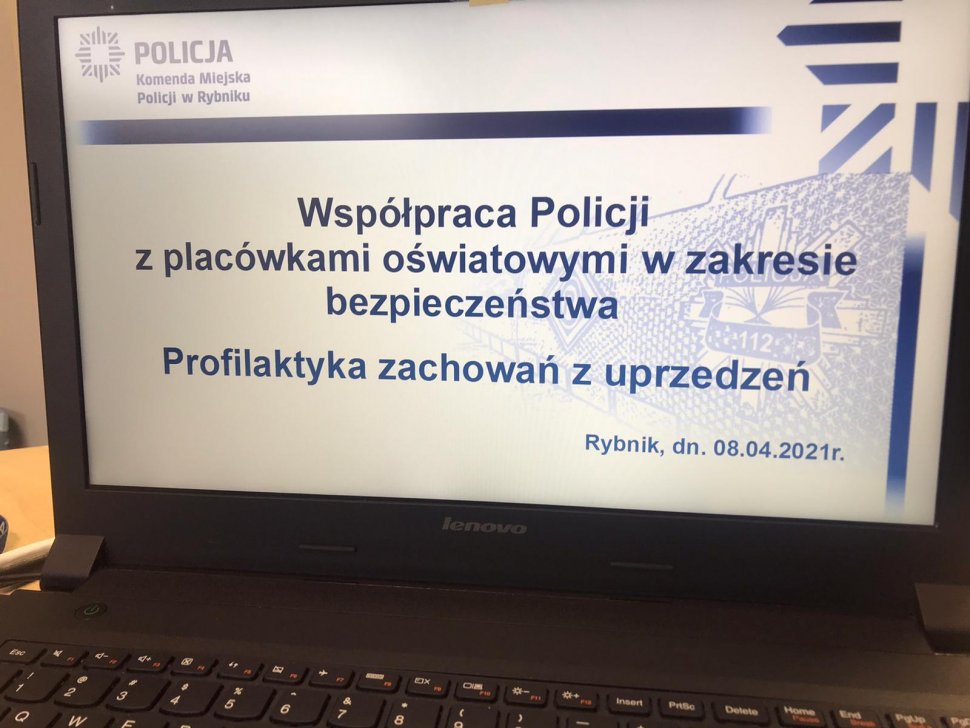 Konferencja online, początek prezentacji. 