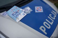 Policjanci rybnickiej drogówki, wspólnie z wolontariuszami Fundacji PZU