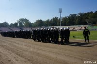 Policyjne ćwiczenia na stadionie