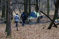 Rybniccy policjanci kontrolują miejsca, w których przebywają bezdomni