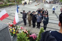 Fotografia kolorowa. Zdjęcie ilustruje Obchody Święta Konstytucji 3 Maja.