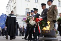 Fotografia kolorowa. Zdjęcie ilustruje Obchody Święta Konstytucji 3 Maja.