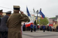 Fotografia kolorowa. Zdjęcie ilustruje Obchody Święta Konstytucji 3 Maja.