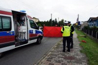 Policjanci WRD KMP Rybnik podczas czynności na miejscu wypadku.