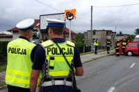 Policjanci WRD KMP Rybnik podczas czynności na miejscu wypadku.