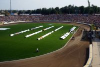 Policyjne zabezpieczenie meczu żużla na stadionie przy ulicy Gliwickiej w Rybniku.