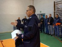 Naczelnik WP KMP w Rybniku - podinsp. Mariusz Wieczorke omawia ćwiczenia &quot;EGIDA 19&quot;