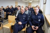 Policjanci i zaproszeni goście podczas narady rocznej.