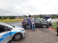 Rybnik, ul. Hetmańska. Wypadek drogowy. Służby ratunkowe na miejscu.