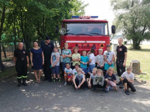 Wspólne zdjęcie służb na Pikniku Rowerowym.