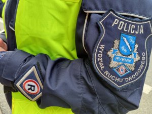 Naszywka z napisem Wydział Ruchu Drogowego Komendy Miejskiej Policji w Rybniku.