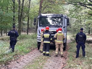 Służby na miejscu poligonu w Katowicach.