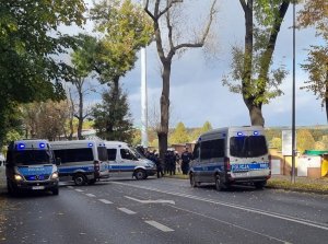 Zabezpieczenie meczu piłkarskiego. Rybnik, ulica Gliwicka.