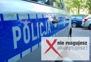 Napis Policja oraz nie reagujesz akceptujesz