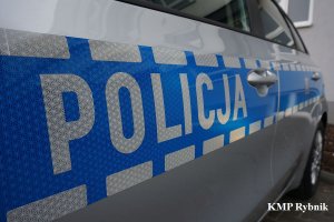 Napis Policja, karoseria radiowozu.