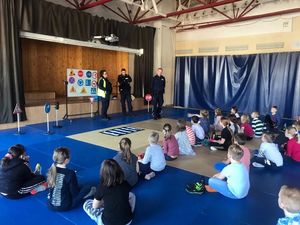 Spotkanie policjantów z dziećmi w Szkole Podstawowej numer 36 w Rybniku.