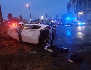 Samochód osobowy, uszkodzony w wypadku drogowym w Czerwionce - Leszczynach.