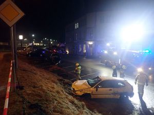 Czerwionka-Leszczyny, miejsce wypadku drogowego, zderzenie 3 pojazdów.