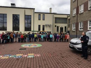 Spotkanie policjantów z Rybnika i Raciborza z dziećmi w Szkole Podstawowej w Rudach.