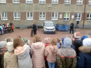 Spotkanie profilaktyczne policjantów z dziećmi.