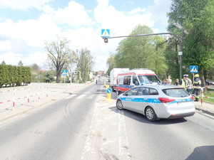 Potrącenie 16-latka na przejściu dla pieszych. Służby na miejscu.