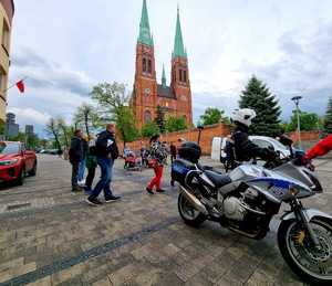 Policjanci zabezpieczają &quot;Bieg Z Pochodnia Strzegących Prawa na rzecz Olimpiad Specjalnych w Rybniku.