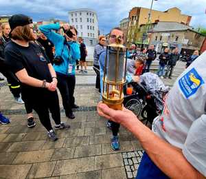 Płonie &quot;Ogień Nadziei&quot; tuż przed biegiem ulicami Rybnika.