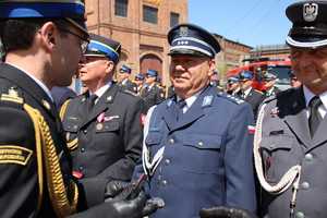 Komendant Miejski Policji w Rybniku na uroczystościach z okazji Dnia Strażaka.