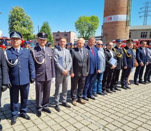 Zaproszeni goście podczas uroczystości z okazji Dnia Strażaka.