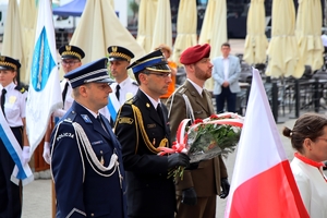 Uroczystość na rybnickim rynku z okazji 100. rocznicy przyłączenia do Polski. Przedstawiciele służb.