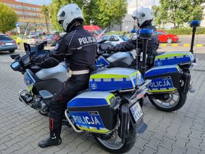 Rybniccy policjanci na nowych motocyklach marki BMW R1250RT.