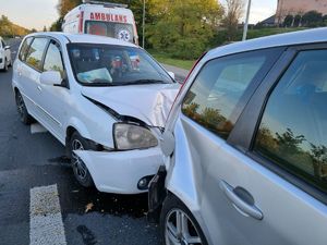 Pijany kierujący kią najechał na tył pojazdu marki Ford Focus.