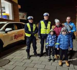 Policjanci rybnickiej drogówki wraz z mieszkańcami Rybnika podczas akcji