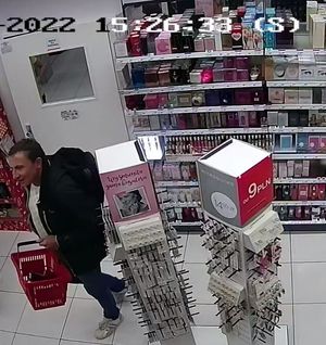 Mężczyzna podejrzewany o kradzież perfum.