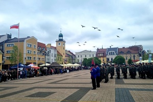 Ślubowanie klas mundurowych na rybnickim rynku.