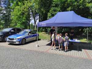 Festyn w Rybniku. Stoisko profilakatyczne policji.