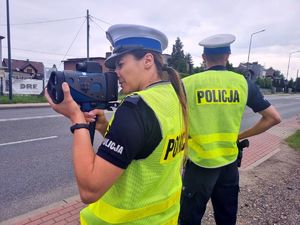 Policjanci podczas akcji prędkość.