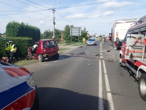 Służby na miejscu wypadku śmiertelnego w Świerklanach.