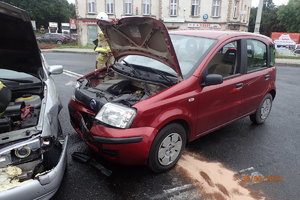 Zderzenie dwóch osobówek. Wypadek drogowy.