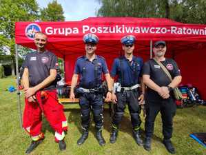 Policjanci z Wydziału Ruchu Drogowego na spotkaniu profilaktycznym w Leszczynach.