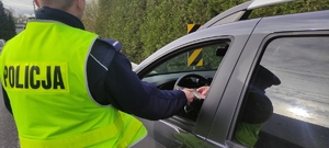 Wielu kierowców otrzymało dziś ulotki od policjantów.