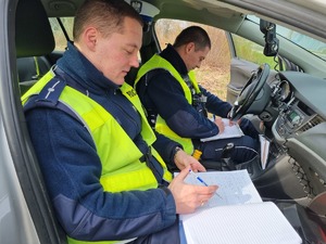 Na zdjęciu policjanci podczas działań trzeźwość.