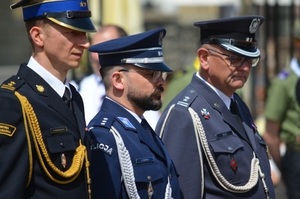 Na zdjęciu Obchody Święta Konstytucji 3 Maja. Przedstawiciele służb mundurowych.