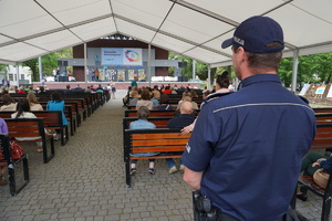 Na zdjęciu policjant na rybnickich dniach integracji.