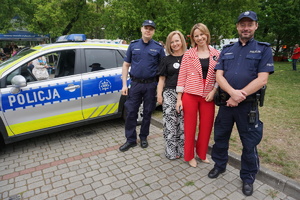 Na zdjęciu policjanci wraz z organizatorami imprezy.