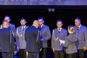 Na zdjęciu mianowani policjanci z rybnickiej komendy.